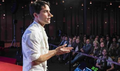 Virgilio Martinez on the stage of the auditorium 