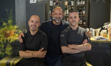 Filippo Di Bartola, al centro, coi "suoi" chef Andrea Papa e Andrea Gemignani, a capo dei fornelli rispettivamente del Filippo Pietrasanta e del Filippo Forte dei Marmi
