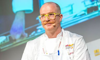 Lucca Cantarin fotografato sul palco del Congresso di Identità Golose Milano. Venerdì 20 aprile ha inaugurato la nuova Gelateria Marisa e rivoluzionato il laboratorio della pasticceria di famiglia (foto Brambilla/Serrani)
