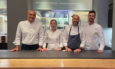 Gli autori del pranzo vegetariano/gluten free a chiusura del Culinary Council "Hybrid Positive Nutrition", organizzato da MAGENTABureau per Avolta a Identità Golose Milano. Da sinistra a destra: Simone Salvini, Loretta Fanella, Sauro Ricci ed Edoardo Traverso
