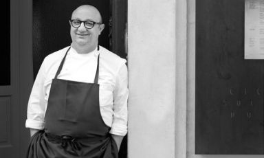 Ciccio Sultano, chef del ristorante Duomo di Ragusa Ibla, 2 stelle Michelin. Cucinerà a Identità Golose Milano da mercoledì 6 a sabato 9 febbraio. 75 euro a testa, vini inclusi. Prenotazioni online
