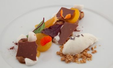 Simply “La Rossa”, that is to say Apricot with mace, milk chocolate, caramel biscuit, beer meringue, powdered barley and lavender ice-cream... is one of the two dishes in the menu thanks to which Luigi Salomone, sous-chef at restaurant Marennà in Sorbo Serpico (Avellino), won the third edition of Premio Birra Moretti Grand Cru (photo by Francesca Moscheni)