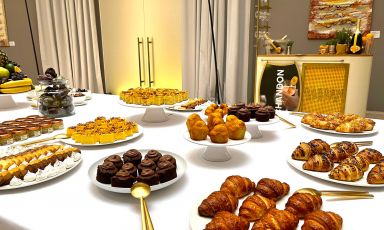 Ricchi buffet dolci e salati: ecco servito l'appuntamento domenicale a Identità Golose Milano in via Romagnosi 3
