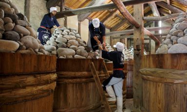 La lavorazione tradizionale del miso alla Maruya H