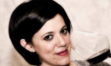Un'intenso primo piano di Annalisa Linguerri, donna di sala del ristorante Fm con gusto, il ristorante di Fabrizio Mantovani a Faenza (Ravenna). Romangola, la Linguerri è stata Miglior Sommelier Romagna 2011 ed è referente per la Romagna dell'associazione Noi di Sala
 