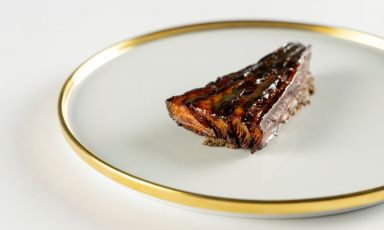 Fungo brasato e speziato, uno dei piatti capolavoro del menu invernale di&nbsp;Reale Casadonna&nbsp;a&nbsp;Castel di Sangro (L'Aquila). Il ristorante ha appena chiuso per ferie, riaprir&agrave; il 10 giugno 2026
