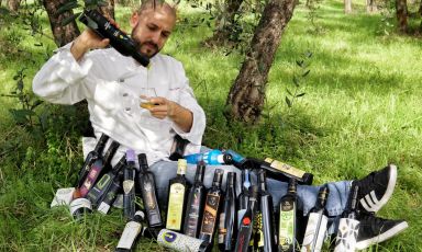 Andrea Perini, chef del ristorante Al 588, contenuto nel Borgo Vicelli Country Relais di Bagno a Ripoli (Firenze), autore del libro "Trentagocce" (editore Il Forchettiere, 150 pagine, 22 euro). Le foto sono tutte di Luca Managlia
