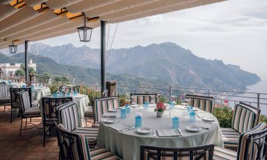 La terrazza del ristorante Belvedere al Caruso, A Belmond Hotel di Ravello (Salerno)
