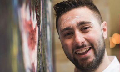 Ciro Oliva (Concettina ai Tre Santi, Napoli), classe 1993, tra i protagonisti pi&ugrave; attesi di Identit&agrave; di Pizza, luned&igrave; 27 settembre in Sala Blu 2, ore 15.30. Per iscrizioni, clicca qui
