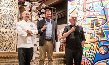 Federico Zanasi, Marco Bolasco e Ferran Adrià alla presentazione del libro "Condividere" nel ristorante che porta lo stesso nome a Torino
