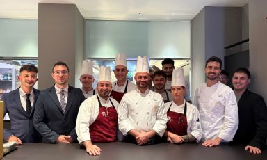La squadra del ristorante Vite di San Patrignano (Coriano, Rimini) ieri sera in trasferta da Identità Golose Milano
