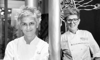 Cristina Bowerman (Glass Hostaria, Roma) e Viviana Varese (ViVa Viviana Varese, Milano), autrici di un menu a doppia firma mercoledì 19 e giovedì 20 ottobre a Identità Golose Milano (prenotazioni qui)
