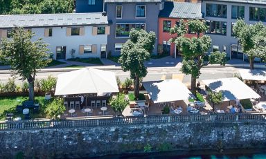 Visuale panoramica del ristorante Terminus del Porto Pojana a Riva San Vitale, sul lago di Lugano, Svizzera

