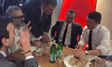 The Minister for Agricultural Policies Maurizio Martina, Massimo Bottura, Claudio Ceroni of MagentaBureau, the then Expo commissioner Giuseppe Sala and Prime Minister Matteo Renzi at the Identità Expo temporaryrestaurant, precisely one year ago