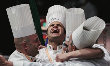 Alessandro Dalmasso, Massimo Pica, Lorenzo Puca e Andrea Restuccia, vincitori della 17ma edizione della Coupe du Monde de la Pâtisserie, il 25 settembre scorso a Lione, Francia (foto tratta dal libro "La tecnica, il gusto, la squadra", scritto da Sarah Scaparone ed edito da Chiriotti editore)
