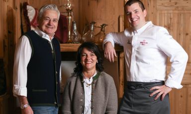I patron Maurizio Micheli, Bibiana Dirler e chef Alessandro Martellini, ristorante Suinsom dell'hotel Tyrol di Selva Val Gardena (Bolzano)
