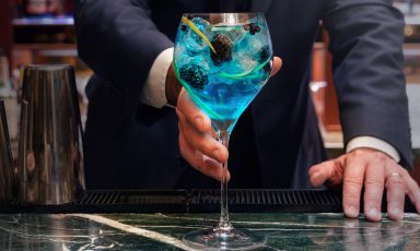 Il Cocktail Azzurro realizzato all'hotel Principe di Savoia dal bartender Daniele Confalonieri col Gin Principe (le foto sono di Federico Bontempi)
