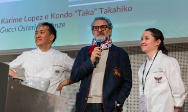 Taka Kondo, Massimo Bottura e Karime Lopez di Gucci Osteria da Massimo Bottura, Firenze, protagonisti della prima lezione di Identità Cocktail, sezione all'interno di Identità Milano 2022. Tutte le foto sono di Brambilla-Serrani
