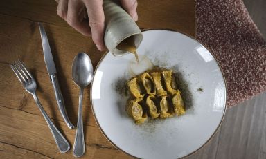 Pollo.patata, il primo piatto di Marco Lagrimino, chef del ristorante L'Acciuga di Perugia, una stella Michelin
