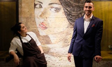 L'italiano Felice Tavolario con Garima Arora, rispettivamente restaurant manager e chef del ristorante Gaa di Bangkok, Tailandia, una stella Michelin e 16° nella classifica Asian 50 Best 
