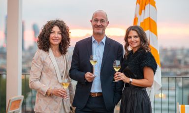 Francesca Terragni, direttore marketing e comunicazione Moët Hennessy Italia; Didier Mariotti, chef de caves Veuve Clicquot e Carola Braggio, senior brand manager Veuve Clicquot alla presentazione dell’edizione limitata Vintage 2002
