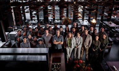 La brigata del ristorante FYN, nato nel 2018 nel cuore di Citt&agrave; del Capo (foto&nbsp;www.fynrestaurant.com)
