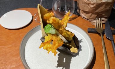 Il Sandwich di fiori di zucca di Gusta, piazza Carlo Magno 13, Roma
