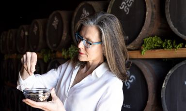 Lorna Scott, responsabile della distilleria sudafricana&nbsp;di Inverroche
