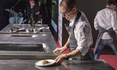 Il moderatore Marco Bolasco, Jorge Martin e Massimiliano delle Vedove del ristorante Smoked Room di Madrid, ristorante passato da 0 a 2 stelle in 6 mesi (foto Brambilla/Serrani)
