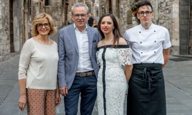 Da sinistra a destra, Manuela, Claudio, Veronica e Giacomo Ramacci, la famiglia de l’Officina dei Sapori a Gubbio (Perugia)
