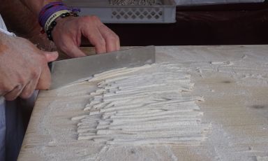 Preparazione artigianale di pizzoccheri, simbolo dei simboli della Valtellina, provincia di Sondrio
