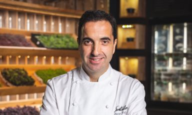 Óscar Velasco, 46, chef from Santceloni, two Michelin stars in Madrid. He’ll cook at the Hub of Identità Golose Milano from Wednesday 25th to Saturday 28th September (75 euros, including wines, reservations online)
