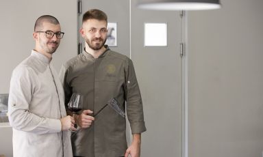 Riccardo e Matteo Vergine, 32 e 28 anni, al timone di Grow ad Albiate (Monza-Brianza) dal 2020. Il ristorante ha una stella Michelin (foto Massimo Chisari)
