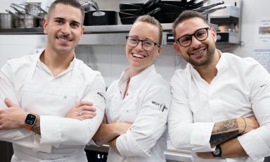 Robert Moretti,&nbsp;Nelli Grossi (sous chef)&nbsp;e&nbsp;Matteo Corridori, chef del ristorante&nbsp;Roteo&nbsp;dell&rsquo;hotel Musa a Sala Comacina (Como)
