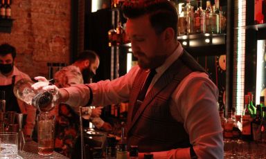 Umberto Oliva, bar manager di Bella Milano, cocktail e design bar in via Lazzaro Papi 19, Milano, telefono +393509027116
