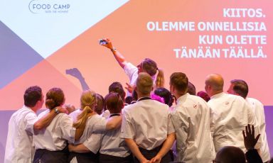 A group photo at the end of Food Camp, the Finnish culinary event that this year had Cristina Bowerman among its protagonists
