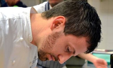 Born in Abruzzo, in his early thirties, Danilo Cortellini conquered a prestigious stage for his cuisine: since 2012 he's the head chef of the italian embassy in London
