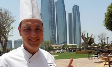 Abu Dhabi è un Paese ricco d'opportunità per il fine dining tricolore: ce l'aveva spiegato Giovanni Bozzetti in questo articolo. Ora la penna passa a Matteo Fontana, lombardo classe 1990, che nell'emirato lavora da tempo e ad alti livelli
