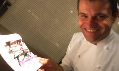 Enrico Bartolini invita a mettere a fuoco al Devero di Cavenago Brianza (Mi), +39.02.95335268: esci al casello di Cavenago/Cambiago sulla A4, tre volte a destra ed ecco il ristorante (fotogallery Zanatta)