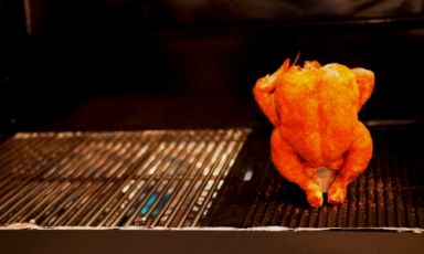Il Pollo seduto alla birra, una ricetta tratta da La Cucina Tex-Mex: Storie vere e sapori forti dai confini sconfinati dell'America di Laurel Evans, libro della collana curata da Allan Bay Il Lettore Goloso, editore Ponte Alle Grazie, 14 euro (foto di Emilio Scoti)