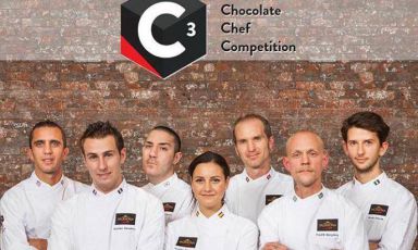 I finalisti della scorsa edizione del C3 Valrhona, Nicola Dobnik è il primo sulla destra. C'è tempo fino al 31 ottobre per partecipare al prestigioso concorso internazionale: finale italiana a marzo durante Identità Milano, finalissima a ottobre a New York

