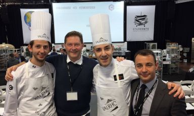 Nella foto, da sinistra, Nicola Dobnik, pastry chef del Del Cambio di Torino, Fabrizio Fiorani, finalisti dell'ultima edizione del Concorso C3 Valrhona, Enrico Cerea, membro della giuria internazionale, e Igor Maiellano, direttore vendite Valrhona Italia
