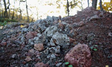 Le rocce vulcaniche nei terreni di Suavia, nel veronese
