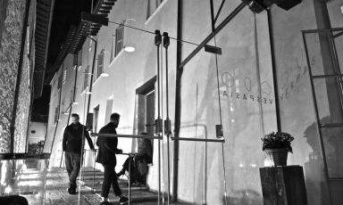 Scena nottura a Norcia, presso il Vespasia di Palazzo Seneca

