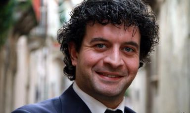 Valerio Capriotti ha governato per quattro anni la cantina del Duomo di chef Ciccio Sultano, gestendo anche il dopo Angelo Di Stefano, lo storico maître del ristorante. In questo pezzo, per cui ringraziamo anche Roberto Bentivegna di Passione Gourmet per la collaborazione, racconta la sua storia e la scelta di vita che lo vede di ritorno a Roma 