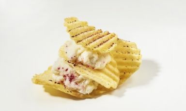 Rustica Millefoglie and &ldquo;mantecato&rdquo; salted codfish with powdered turnip, one of the 12 recipes created by Carlo Cracco putting the Rustica chip produced by San Carlo, one of the most popular potato chips in Italy since 1984, under a new light