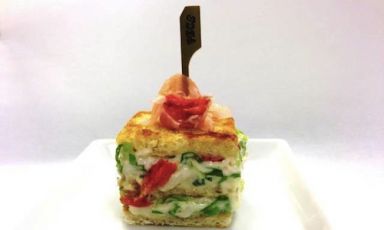 The Mini Peck crab sandwich, the first of the two rubitt by Matteo Vigotti, Piedmontese executive chef of Peck in Via Spadari and of the Italian Bar in Via Cantù. We will find his dishes tomorrow, on Sunday 16th June at Dopolavoro Bicocca in Via Chiese 2 in Milan, on the occasion of Identità Rubitt, the event that celebrates small dishes of great cuisine from noon to 9.30 pm. Tickets are 25 euros