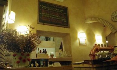La Fucina di via Lunati 25/31, telefono +39.06.5593368, "Per i puristi più che una pizzeria è una focacceria", scrive Cristina Bowerman, "ma chiamatela come volete ma andateci e godetevi la serata"