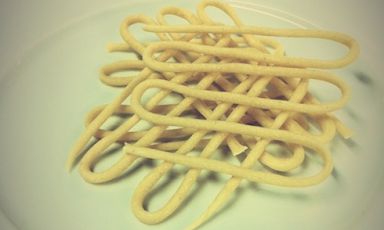 I marraconis fibaus, una delle splendide paste secche con cui lavora Roberto Petza, chef del ristorante S'Apposentu di Siddi nella regione della Marmilla, +39.070.9341045, e tra i relatori più attesi nella giornata di Identità di Pasta, domenica 10 febbraio, Sala Blu 2