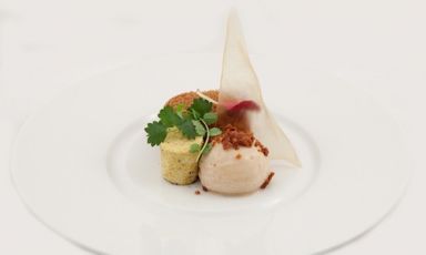 "A tutta birra" (literally Totally Beer), is the dessert which, together with "Snails and beer", has allowed Christian Milone, chef at the Gastronavicella of Trattoria Zappatori in Pinerolo (Turin), to win the second edition of Premio Birra Moretti Grand Cru, last November, in Rome